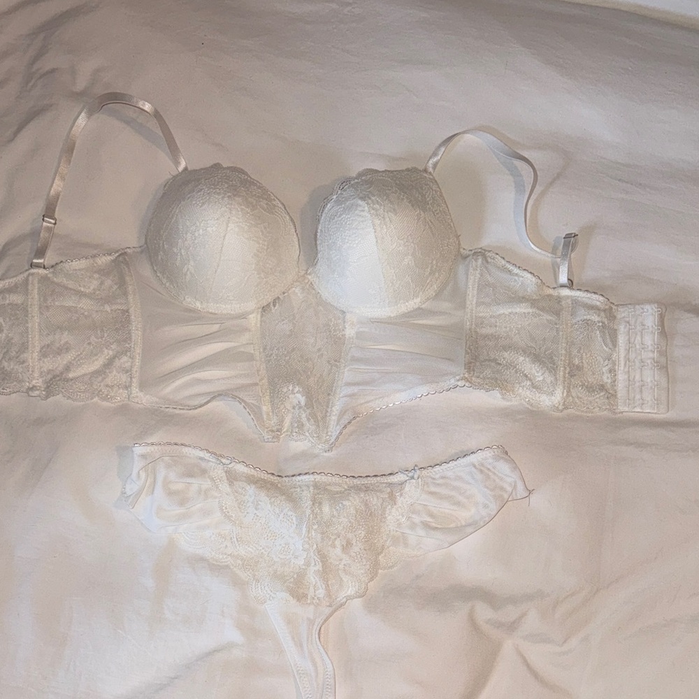 Elegant White Lace Lingerie Set
